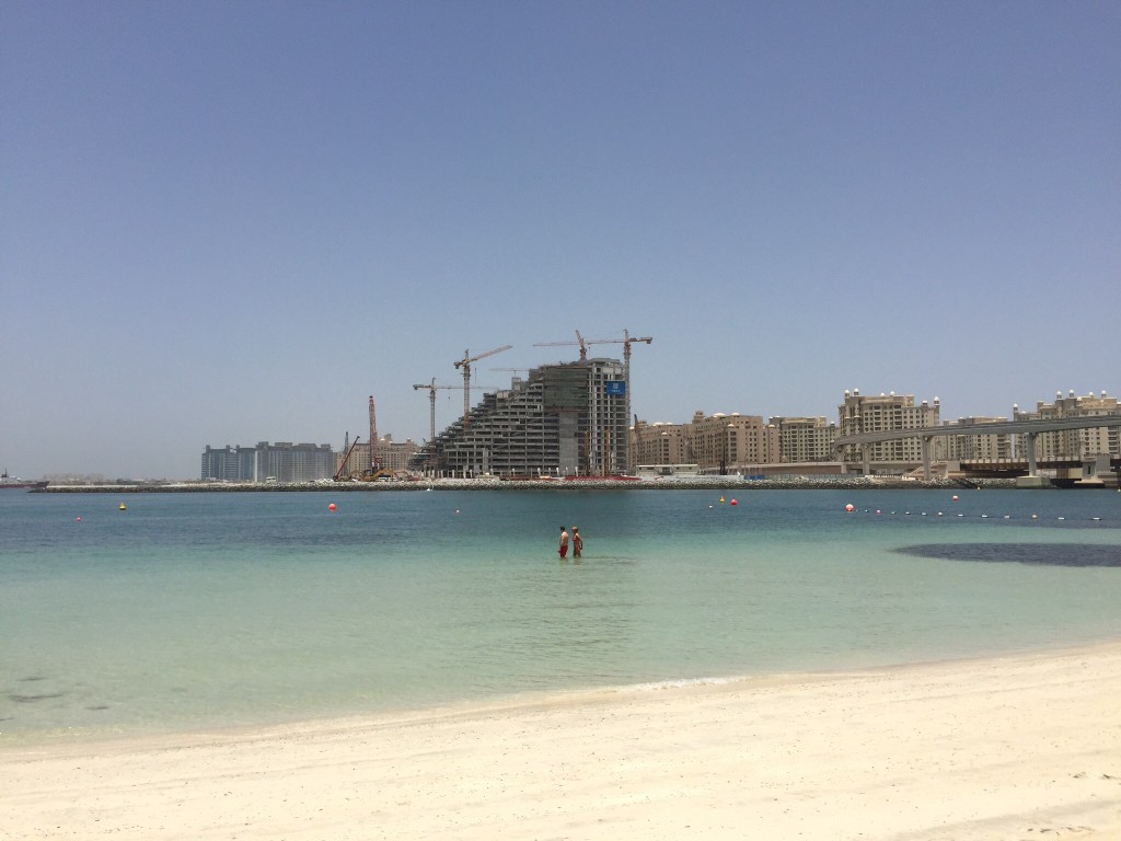Dubai cons: Building work. Negative things about Dubai