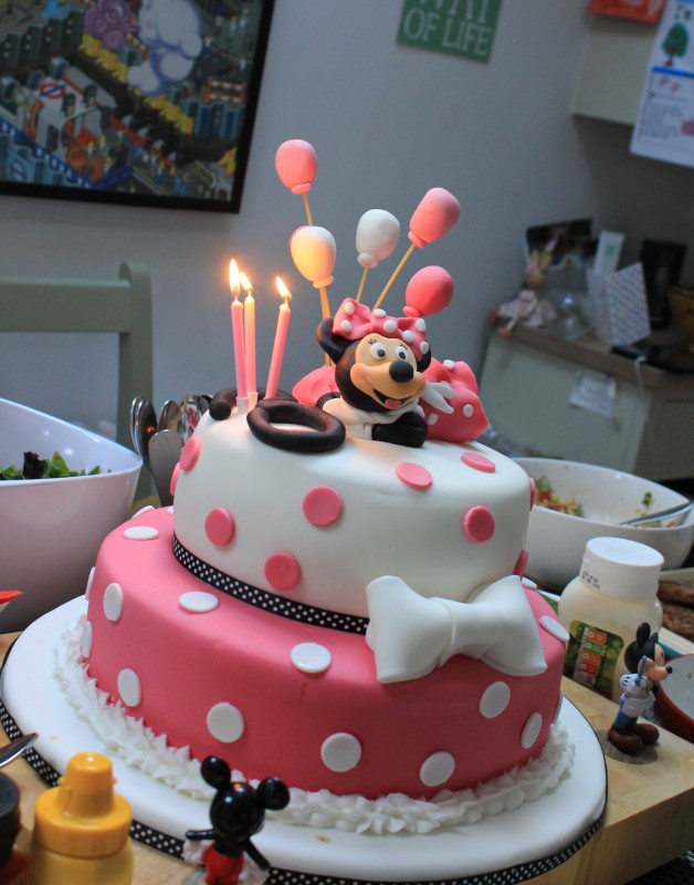 Minnie Mouse cake