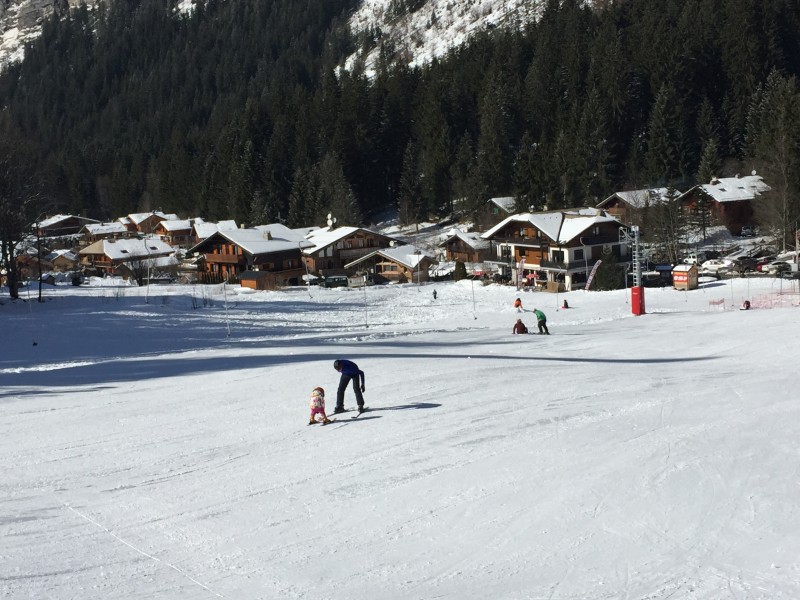 Wander Dad teaches Mrs T how to ski in the French Alps