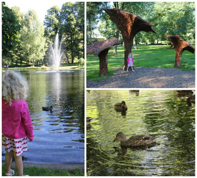 Mrs T plays in the Royal Palace gardens, Oslo