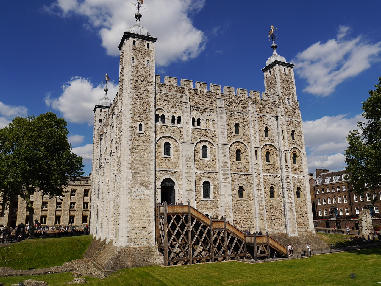 why do tourists visit the tower of london