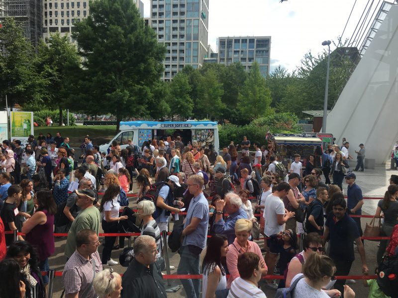 Queue to get on the London Eye