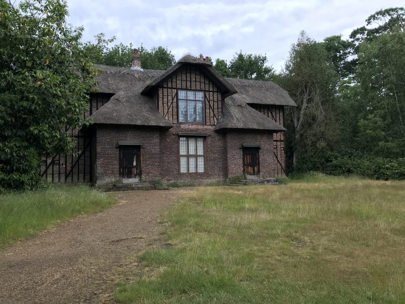 Kew Gardens: Queen Charlotte cottage, historical places to visit outdoors